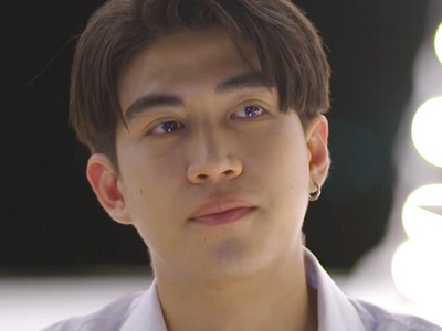 Win is portrayed by the Thai actor Net Thanachar Paosung (ธนัฏชา เผ่าสังข์).
