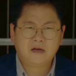 The teacher is portrayed by Korean actor Kim Do Ha (김도하).