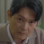 Se Kyung's father is portrayed by the Korean actor Seo Tae Hwa (서태화).