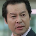 Yi Heon's father is portrayed by the Korean actor Lee Seung Hoon (이승훈).