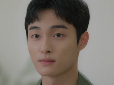 Yi Heon is portrayed by the Korean actor Yoon Chan Young (윤찬영).