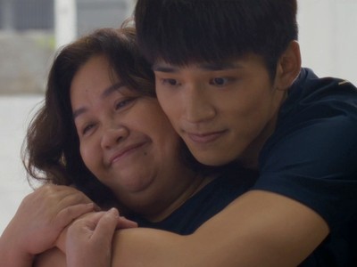 Rui Qiu has a close relationship with her son.