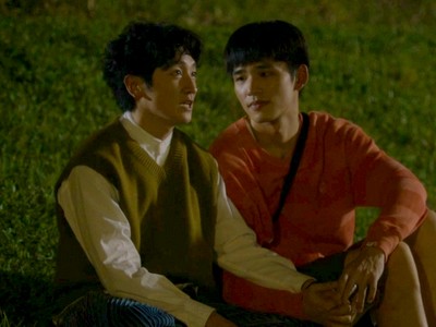 Xiao Jen and Wen Le talk at night.