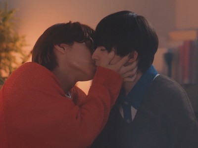 Aoyagi and Akafuji kiss for the first time.