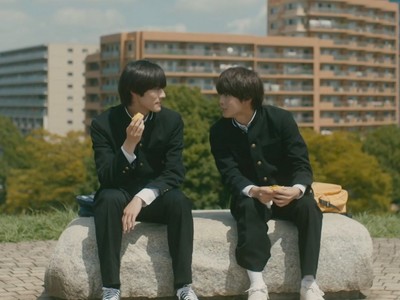 Yamato and Kakeru chat while outside.