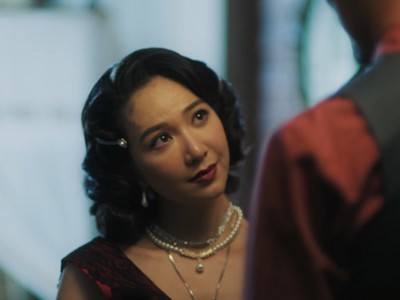 Fong Kaew seduces her husband.