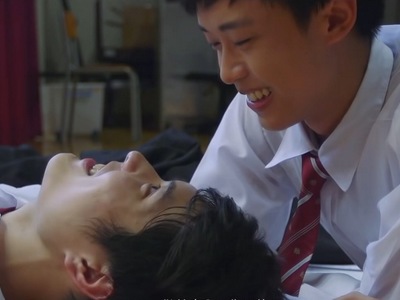 Ming and Hei develop a close friendship at school.