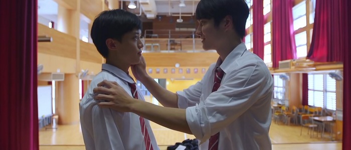 Ming and Hei have a high school romance in I Go To School Not By Bus.