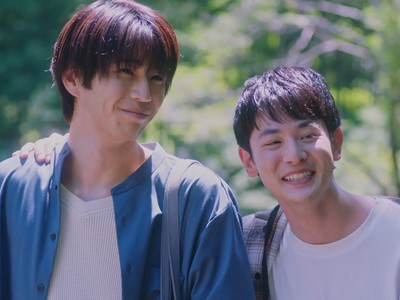 Kouhei and Taichi are grinning happily.