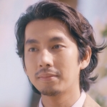 Hoon is played by the actor Nat Kitcharit (ณัฏฐ์ กิจจริต).