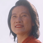 Teh's mom is played by the actress Na Kanchana Pakviwat (กาญจนา ภาควิวรรธ).