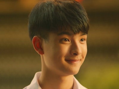 Bas is played by the actor Khunpol Pongpol Panyamit (ปองพล ปัญญามิตร).