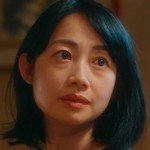 Ryuji's mom is portrayed by a Japanese actress Mika Hijii (肘井ミカ).