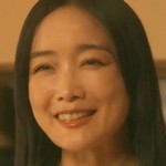 Toru's mother is portrayed by Eriko Sato (佐藤江梨子).