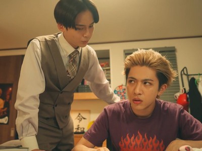 Toru doesn't like having Kishi as a tutor at first.