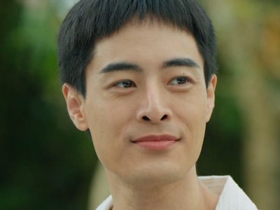 Bing Chen is portrayed by Taiwanese actor Wish Chu (朱宇謀).