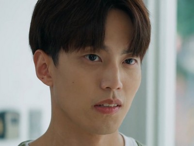 Yu Xing is portrayed by Taiwanese actor Muji Hsu (徐謀俊).