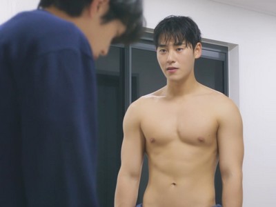 Yeon Woo is shirtless in front of Woo Jae.