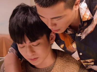 Jun Zhe and Shang En have a random romance in the last episode.