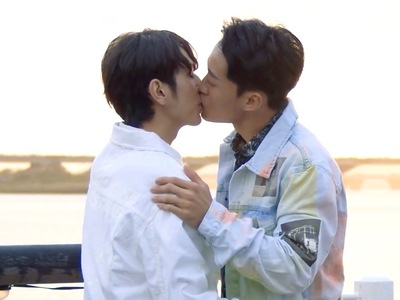 Wu Zheng and Noah share a kiss three years later.