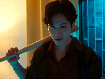 Joke holds up a baseball bat in Episode 2.