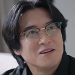 Se Heon's father is portrayed by a Korean actor.