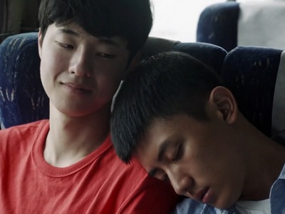 Sangbeom falls asleep on Minha's shoulder.