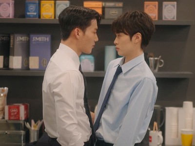 Choi Jun flirts with Lee Jun in the office.