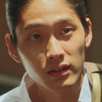 Komiya is portrayed by the Japanese actor Rion Takahashi (髙橋里恩).