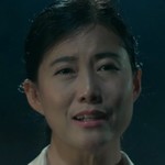 Min's mother is portrayed by a Thai actress.