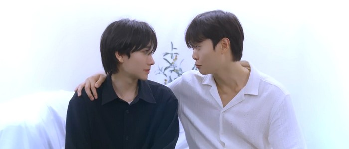 Kiss Kiss SXX is a Korean BL anthology series with eight separate short stories. Each drama focuses on a different couple and their growing feelings.