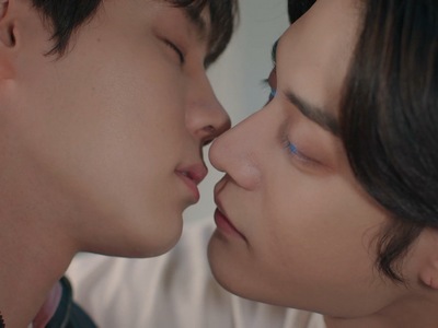 Jun Ho and Min Hyun share their first kiss.