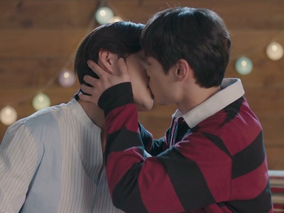 Jun Ho and Min Hyun make out at the end of Kissable Lips Episode 7.