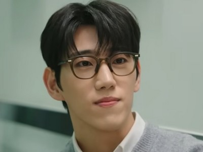 Jiseok is portrayed by Korean actor Lee Ha Jin (이하진).