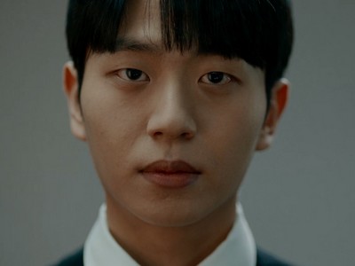 Dohoe is portrayed by Korean actor Kim Nu Rim (김누림).