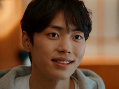 Juyeong is portrayed by Korean actor Lee Seon (이선).