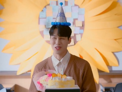 The student throws a birthday party for Mr. Seo in the final episode.