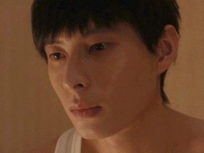 Ka Wng is portrayed by Hong Kong actor Jam Shing Kwan (詹成鈞).