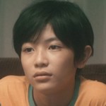 Young Kazuhiro is portrayed by the Japanese actor Toya Shimizu (志水透哉).