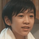 Young Ryota is portrayed by the Japanese actor Kento Saito (齋藤絢永).