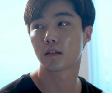 Gitae is played by the actor Yeon Seung Ho (연승호).