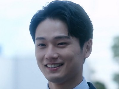 The parallel world version of Ogami is portrayed by Japanese actor Daisuke Nakagawa (中川大輔).