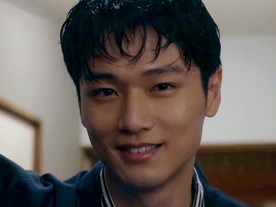 The parallel world version of Ogami is portrayed by Japanese actor Daisuke Nakagawa (中川大輔).