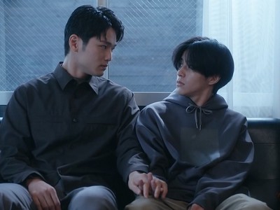 Kano and Ogami hold hands.