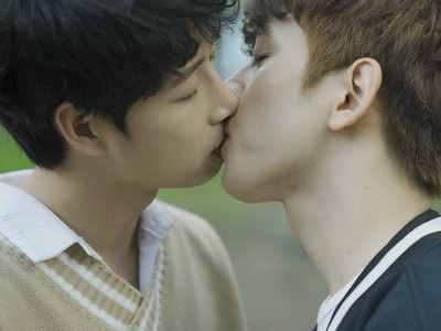 Nghia and Thien kiss in the forest in Love Bill Episode 7.