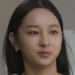 Ya Eun is portrayed by Kim Ye Eun (김예은).