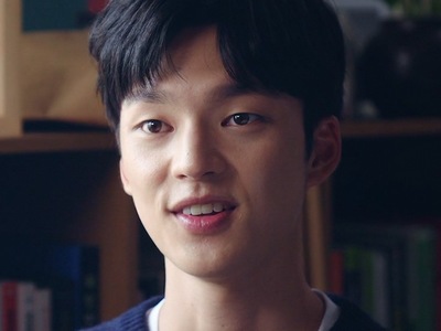 Ji Woo is portrayed by the Korean actor Han Hyun Jun (í•œí˜„ì¤€).
