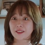 Myungha's mom is portrayed by a Korean actress.