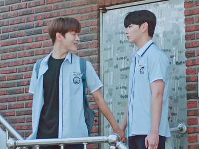 Myungha holds Yeowoon's hands.