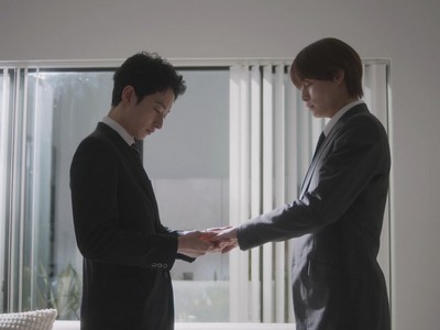 Shiba and Haruto exchange rings.